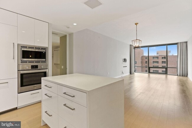 Building Photo - 1111 24th St NW Unit 85