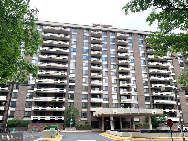 Building Photo - 1808 Old Meadow Rd Unit 911 Rental