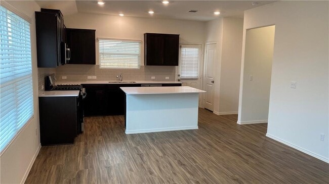 Photo - 340 Escondido Cir