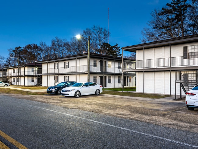 Building Photo - Ashwood Apartment Homes Unit B104