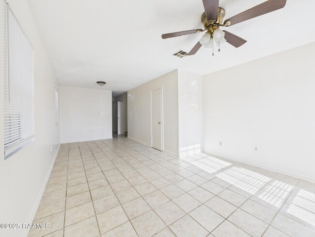 Photo - 104 Country Ln