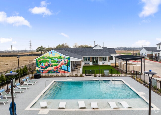 Luxury Pool and Event Lawn - YardHomes Trailside