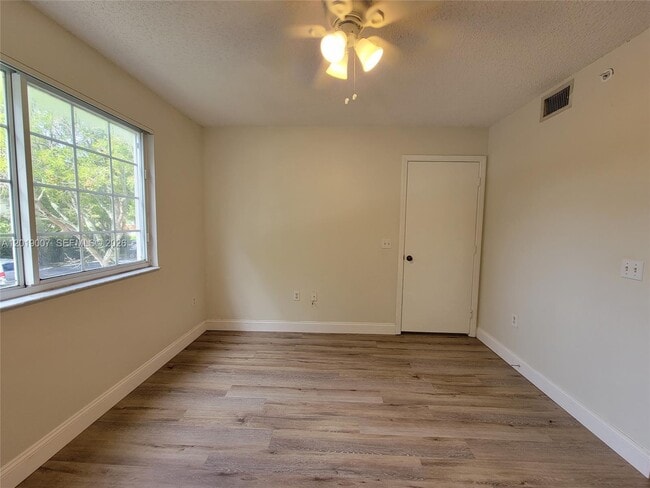 Photo - 4155 N Haverhill Rd Unidad 1415