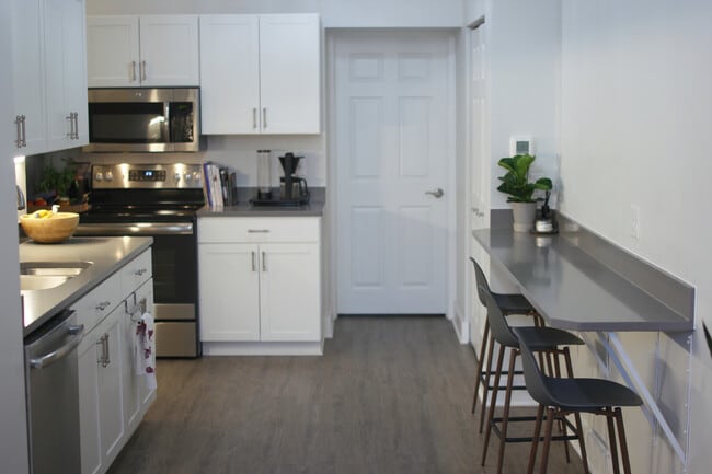 Building Photo - 4057 Penn Ave Unit 1