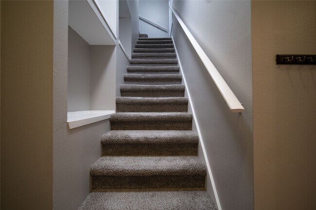 Photo - 711 Graham Pl