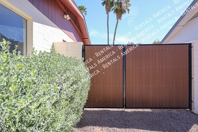 Photo - 11621 N 30th St