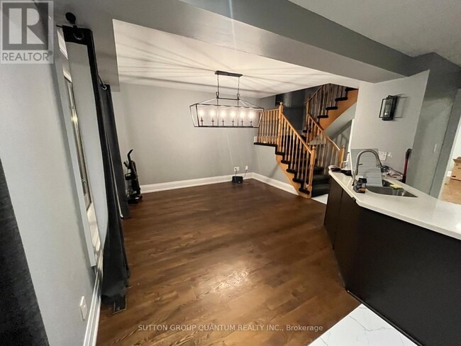 Photo - 135 Mowat Crescent
