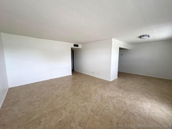 Photo - 163 Somerset Crescent Unit H