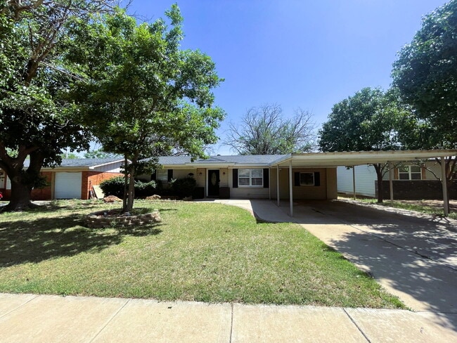 Building Photo - Breathtaking Home Located Near LCU Campus & Mahon Park!