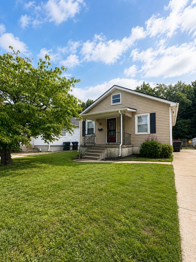Building Photo - 3028 University Rd