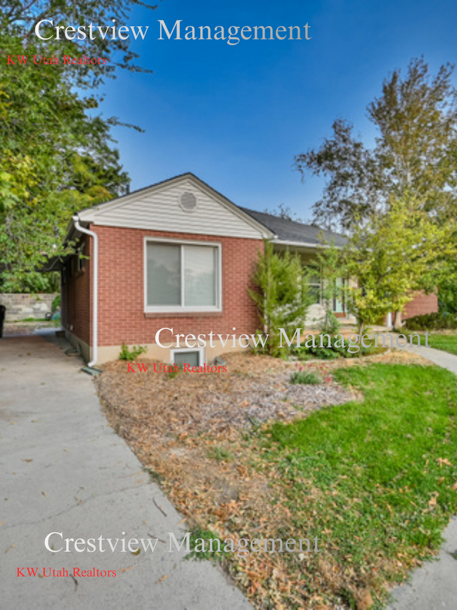 Building Photo - Martin Triplex Unit 835BASE