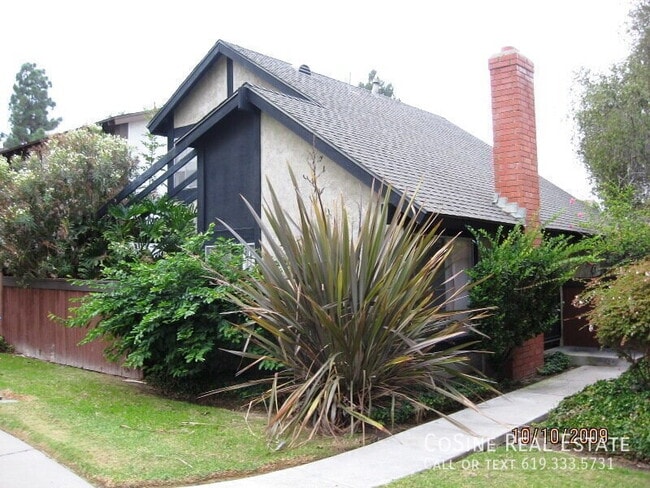 Building Photo - 10695 Esmeraldas Dr