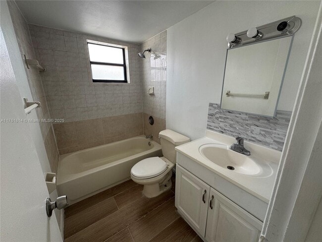 Photo - 1126 SW 3rd St Unit 3