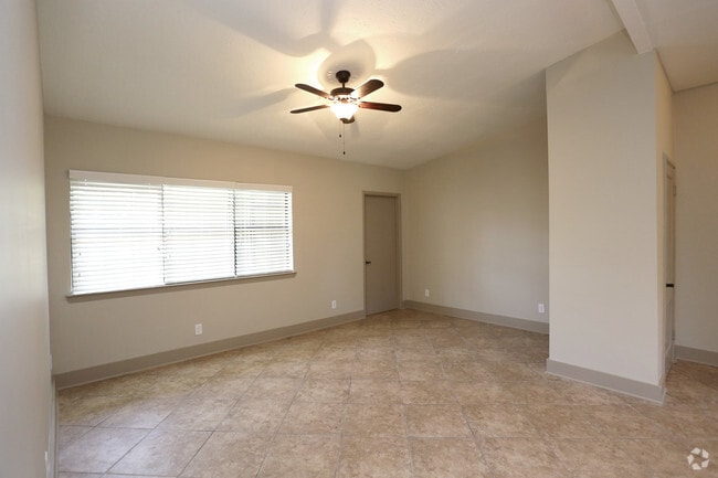 Livingroom - Arbours at Cane Creek