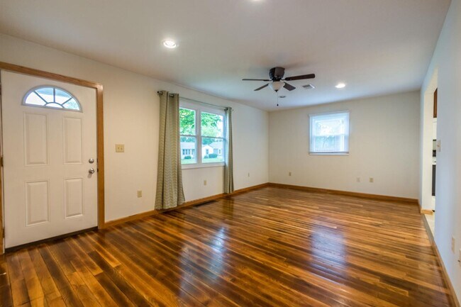 Photo - 119 N Jefferson St