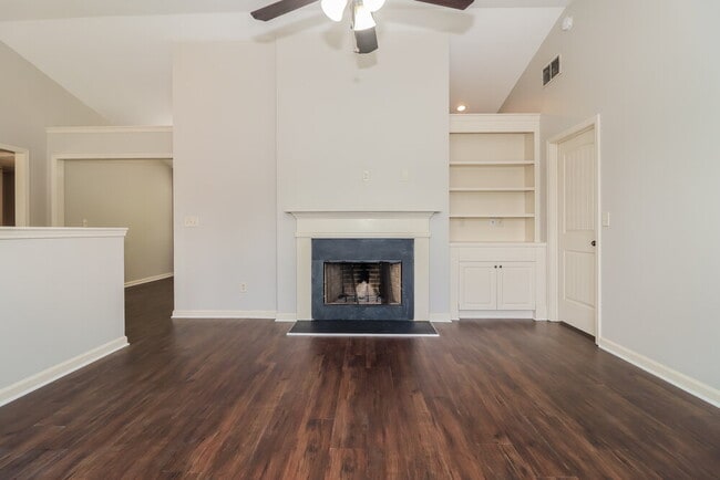 Photo - 223 Comet Ct