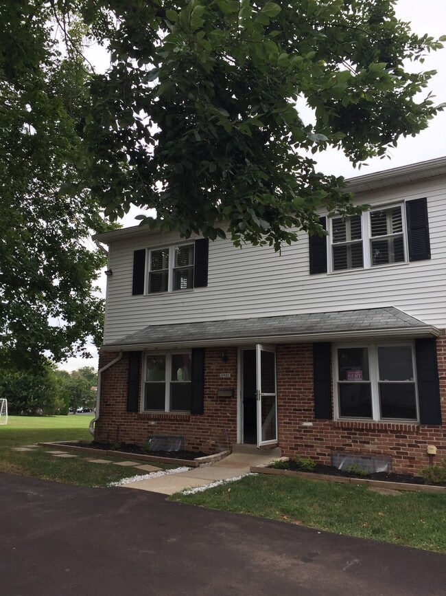 End unit - 1401 Whitpain Hls