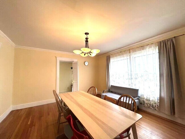 142 Jackson St