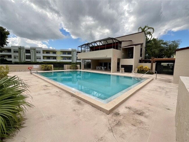 Building Photo - 10651 SW 108th Ave Unit 1D