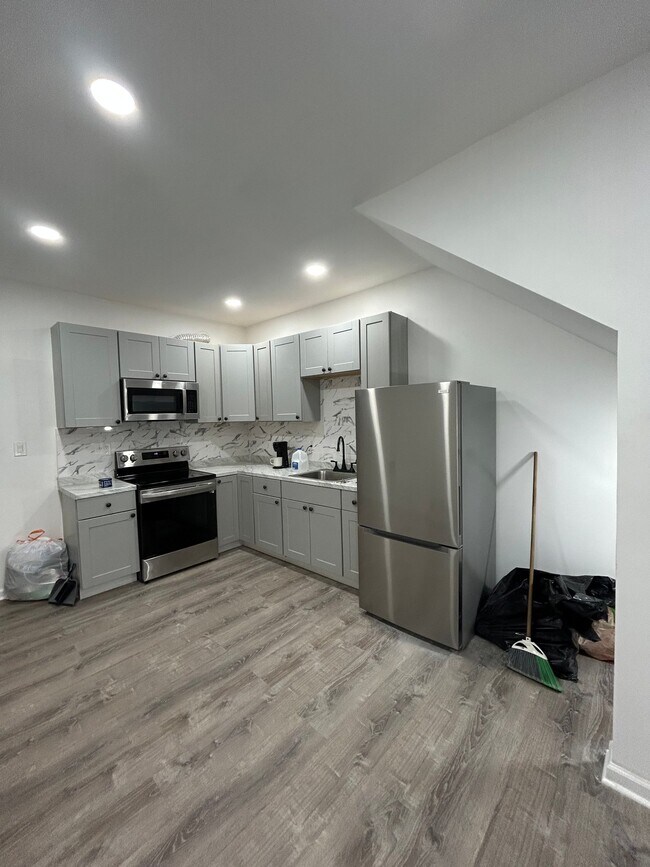 Photo - 330 E Pine St