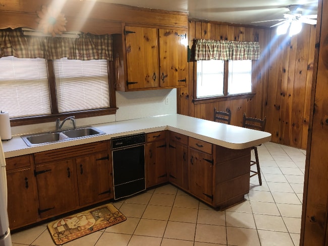 Photo - 100 Lowry Ln