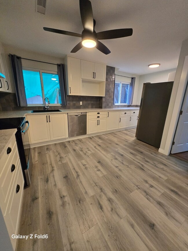 Photo - 12582-12224 224 St