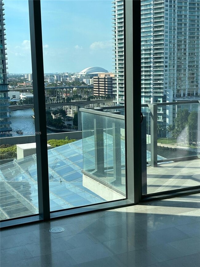 Photo - 68 SE 6th St Unidad 1008