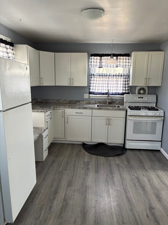 Photo - 1170 Gershal Ave