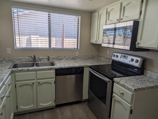 Photo - 4437 E Covina St