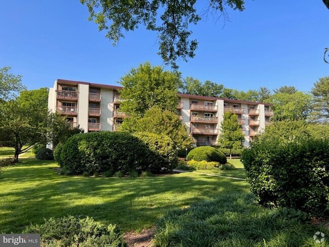 Building Photo - 7400 Lakeview Dr Unit N208 Rental