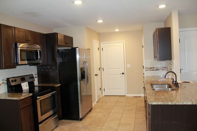 Photo - Beautiful Town Home!