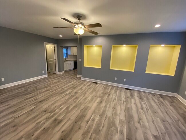 Photo - 2062 Hollywood Dr