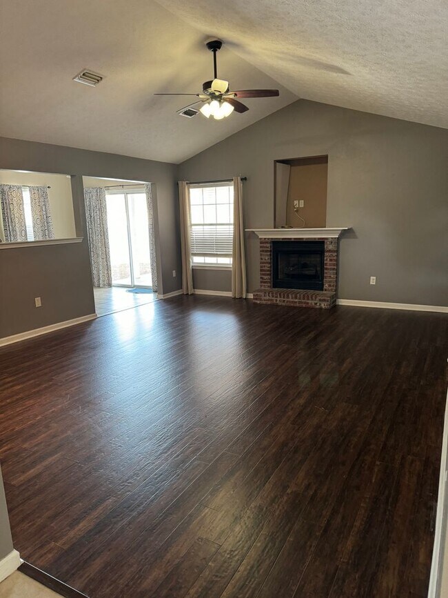 Photo - 4 Bed 2 Bath