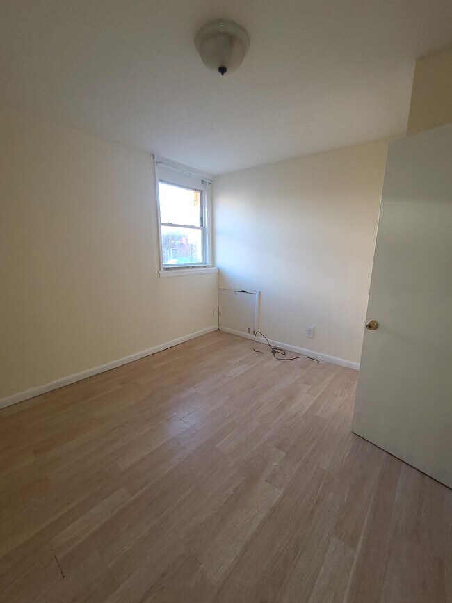 Photo - 6165 Delancey St