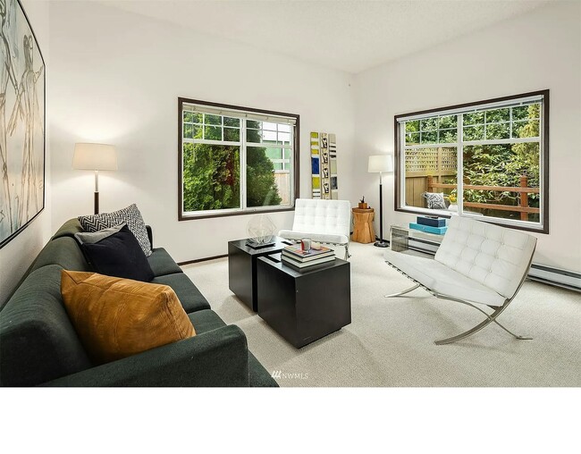 Building Photo - 322 24th Ave E