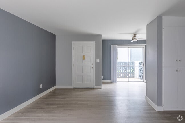 1BR, 1BA - 750SF