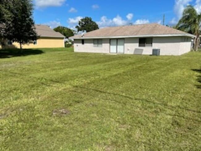 Photo - Spacious Rooms~Sunny~Large Yard~3Beds2Bath...