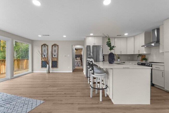 Photo - 2155 Hickory Trce