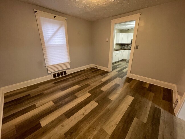 Photo - 11119 Forest Ave