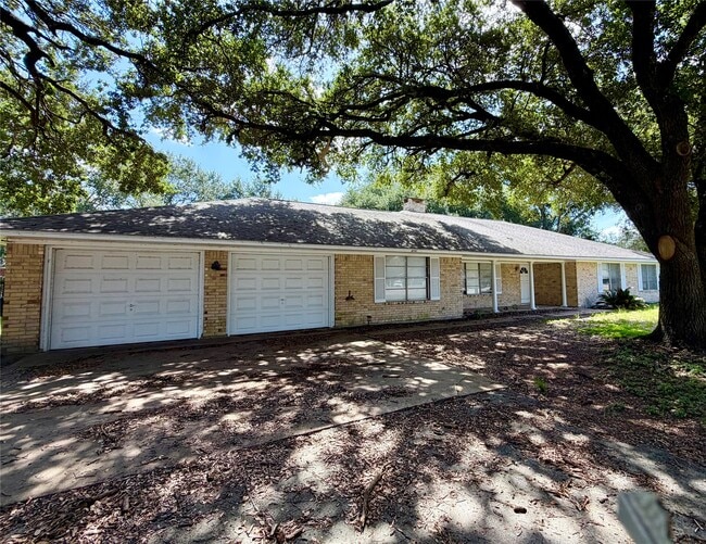 Building Photo - 1410 S Circle St