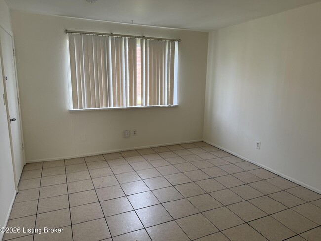 Photo - 910 Sinclair St