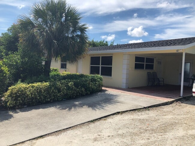 Building Photo - 2920 Palmarita Rd Rental