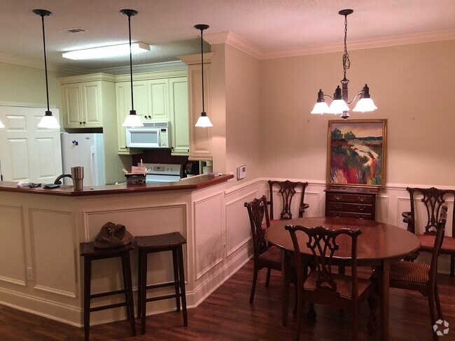 Kitchen / eating area - 100 Kensington Blvd Unit westbury Rental