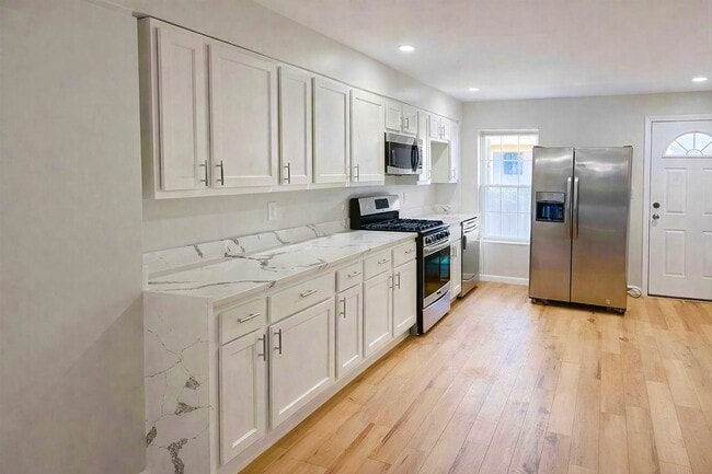 Photo - 31 N Curley St