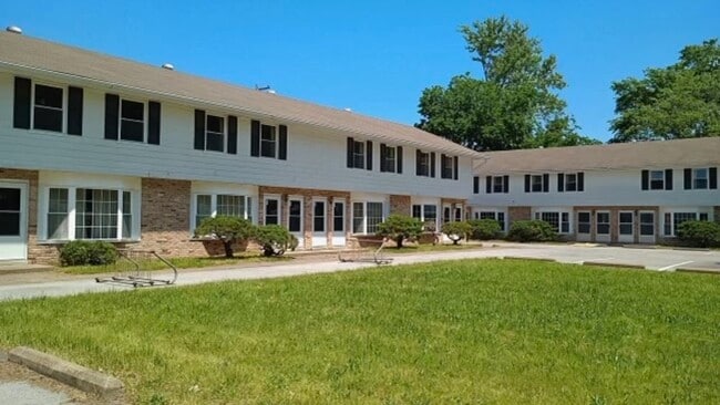 Photo - 2008 W Woodriver Dr