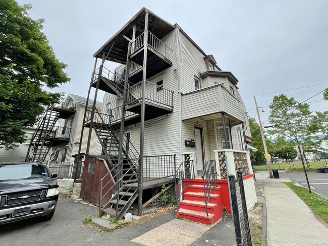Building Photo - 58 Sylvan Ave Rental