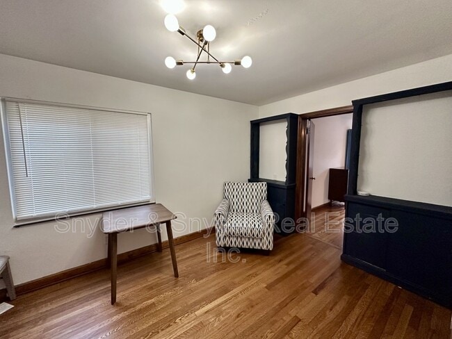 Photo - 1093 N Main St