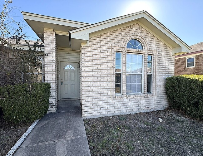 Photo - 208 Rodeo Cir