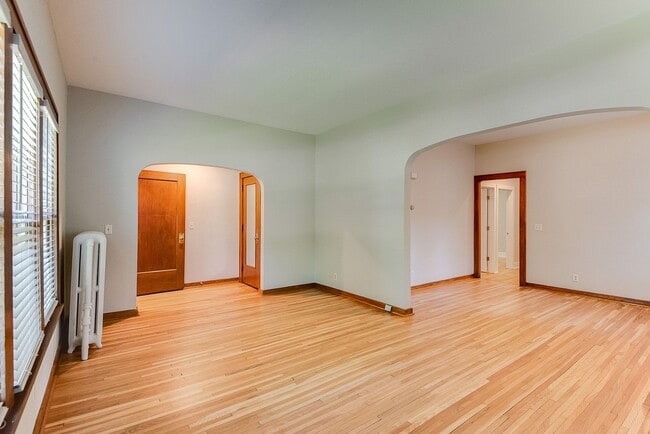 Photo - Recently Renovated 4-Bed Close to Macalester, St Thomas, Concordia & St Kate's!