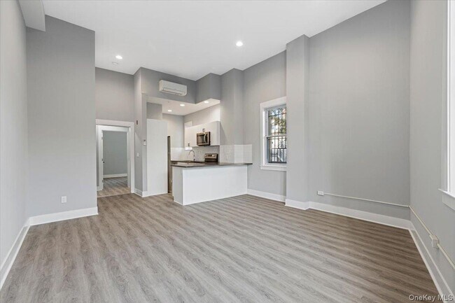 Photo - 47 Beekman Ave Unit 33